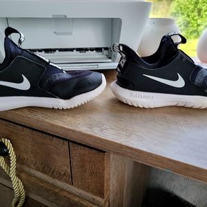 Nike Flex Runner shoes